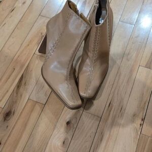 Elegant Tan Heeled Boots